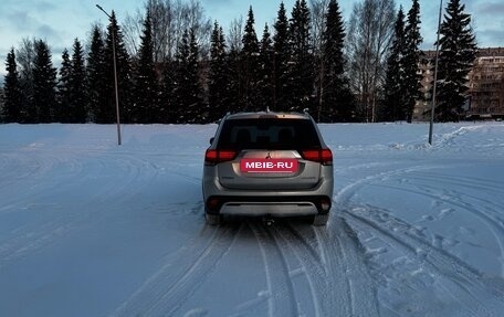 Mitsubishi Outlander III рестайлинг 3, 2018 год, 2 650 000 рублей, 4 фотография