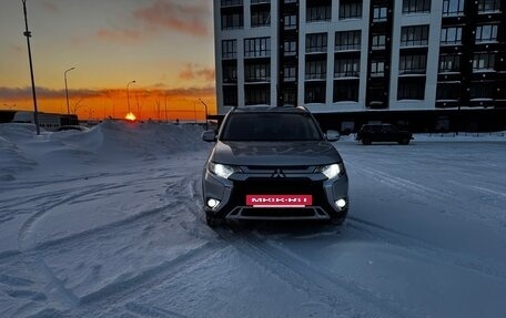 Mitsubishi Outlander III рестайлинг 3, 2018 год, 2 650 000 рублей, 8 фотография