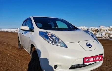 Nissan Leaf I, 2016 год, 750 000 рублей, 2 фотография