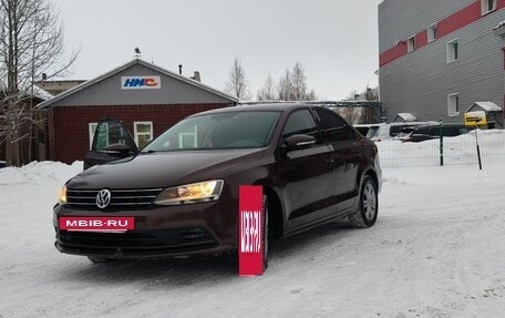 Volkswagen Jetta VI, 2015 год, 1 200 000 рублей, 2 фотография