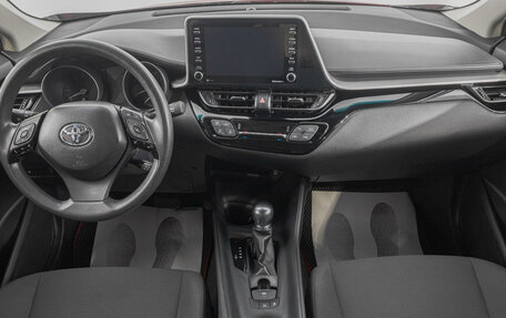 Toyota C-HR I рестайлинг, 2020 год, 2 899 000 рублей, 10 фотография