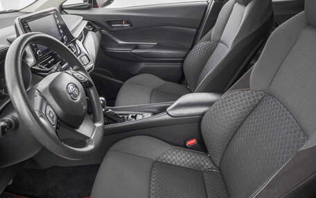 Toyota C-HR I рестайлинг, 2020 год, 2 899 000 рублей, 11 фотография