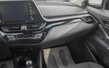 Toyota C-HR I рестайлинг, 2020 год, 2 899 000 рублей, 22 фотография