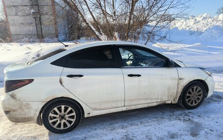 Hyundai Solaris II рестайлинг, 2011 год, 650 000 рублей, 2 фотография