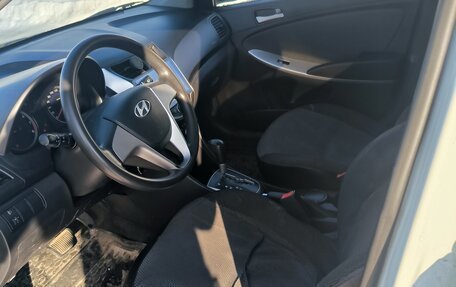 Hyundai Solaris II рестайлинг, 2011 год, 650 000 рублей, 6 фотография