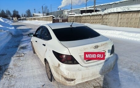 Hyundai Solaris II рестайлинг, 2011 год, 650 000 рублей, 3 фотография