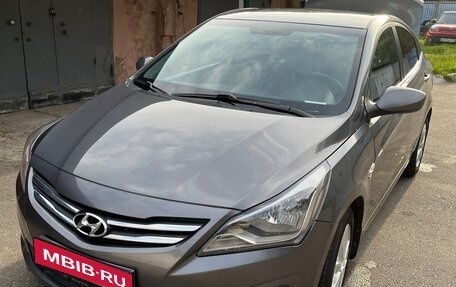 Hyundai Solaris II рестайлинг, 2015 год, 1 050 000 рублей, 1 фотография