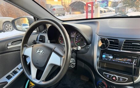 Hyundai Solaris II рестайлинг, 2012 год, 700 000 рублей, 19 фотография