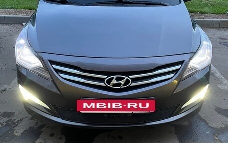 Hyundai Solaris II рестайлинг, 2015 год, 1 050 000 рублей, 4 фотография