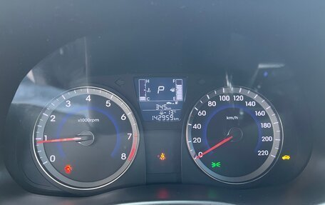 Hyundai Solaris II рестайлинг, 2015 год, 1 050 000 рублей, 19 фотография