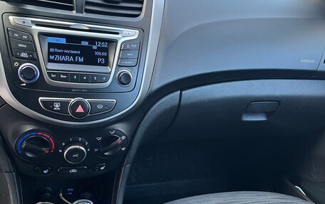 Hyundai Solaris II рестайлинг, 2015 год, 1 050 000 рублей, 20 фотография