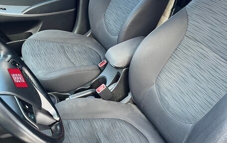 Hyundai Solaris II рестайлинг, 2015 год, 1 050 000 рублей, 24 фотография