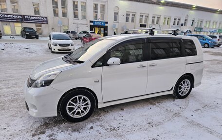 Toyota ISis I, 2013 год, 1 450 000 рублей, 2 фотография