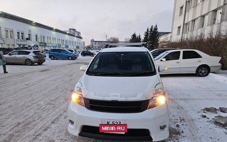 Toyota ISis I, 2013 год, 1 450 000 рублей, 3 фотография
