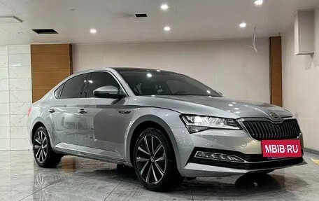 Skoda Superb, 2025 год, 2 950 000 рублей, 3 фотография