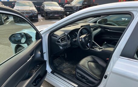 Toyota Camry, 2021 год, 2 700 000 рублей, 3 фотография