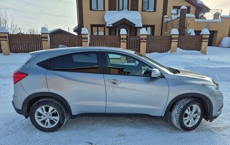 Honda Vezel, 2018 год, 1 690 000 рублей, 2 фотография