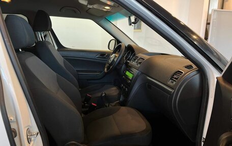 Skoda Yeti I рестайлинг, 2012 год, 775 000 рублей, 28 фотография