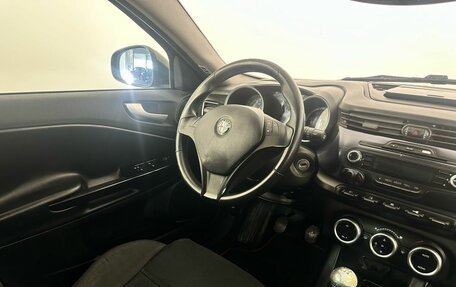 Alfa Romeo Giulietta, 2011 год, 850 000 рублей, 13 фотография