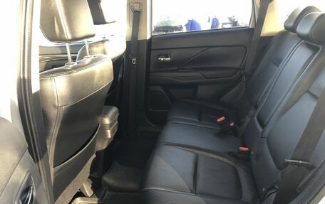 Mitsubishi Outlander III рестайлинг 3, 2015 год, 1 638 000 рублей, 11 фотография