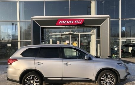 Mitsubishi Outlander III рестайлинг 3, 2015 год, 1 638 000 рублей, 4 фотография