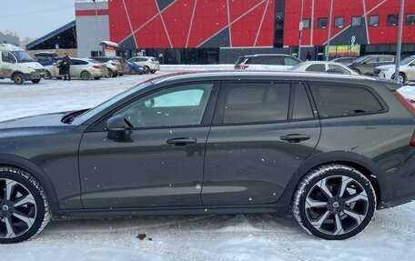 Volvo V60 Cross Country II, 2019 год, 3 600 000 рублей, 8 фотография