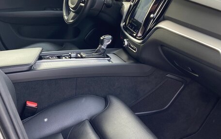 Volvo V60 Cross Country II, 2019 год, 3 600 000 рублей, 9 фотография