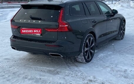 Volvo V60 Cross Country II, 2019 год, 3 600 000 рублей, 6 фотография