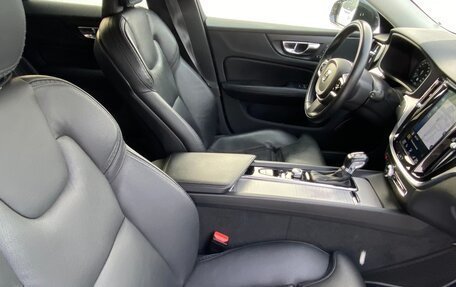 Volvo V60 Cross Country II, 2019 год, 3 600 000 рублей, 22 фотография