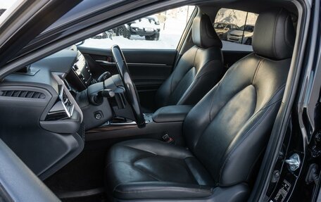 Toyota Camry, 2018 год, 2 310 000 рублей, 10 фотография