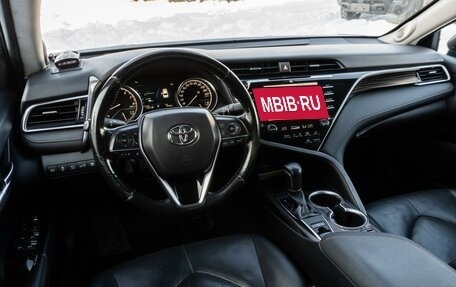 Toyota Camry, 2018 год, 2 310 000 рублей, 6 фотография