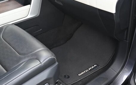 Toyota Sequoia, 2023 год, 9 000 000 рублей, 21 фотография