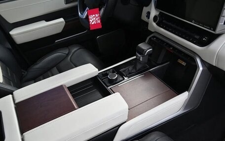 Toyota Sequoia, 2023 год, 9 000 000 рублей, 23 фотография