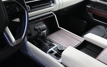 Toyota Sequoia, 2023 год, 9 000 000 рублей, 34 фотография