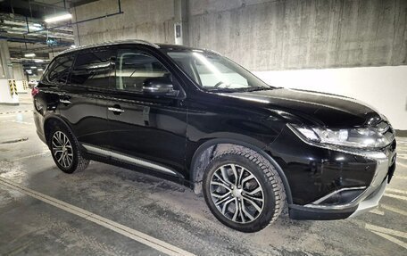 Mitsubishi Outlander III рестайлинг 3, 2018 год, 1 645 000 рублей, 1 фотография