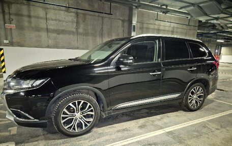 Mitsubishi Outlander III рестайлинг 3, 2018 год, 1 645 000 рублей, 5 фотография