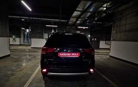 Mitsubishi Outlander III рестайлинг 3, 2018 год, 1 645 000 рублей, 2 фотография