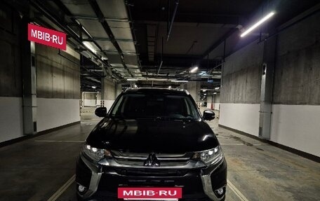 Mitsubishi Outlander III рестайлинг 3, 2018 год, 1 645 000 рублей, 4 фотография