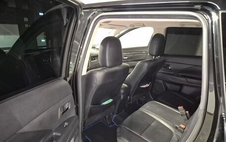 Mitsubishi Outlander III рестайлинг 3, 2018 год, 1 645 000 рублей, 11 фотография