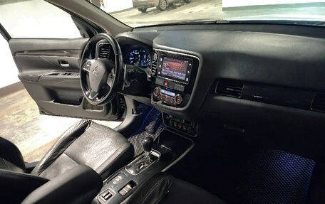 Mitsubishi Outlander III рестайлинг 3, 2018 год, 1 645 000 рублей, 13 фотография