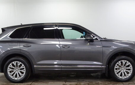 Volkswagen Touareg III, 2018 год, 4 390 000 рублей, 4 фотография