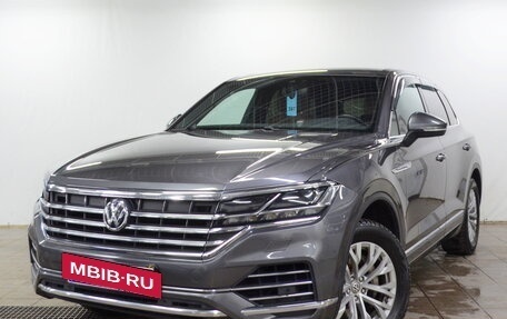 Volkswagen Touareg III, 2018 год, 4 390 000 рублей, 2 фотография
