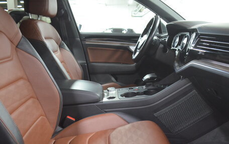 Volkswagen Touareg III, 2018 год, 4 390 000 рублей, 9 фотография