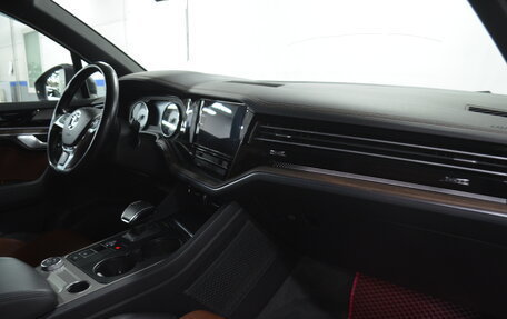 Volkswagen Touareg III, 2018 год, 4 390 000 рублей, 10 фотография