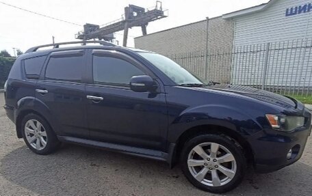 Mitsubishi Outlander III рестайлинг 3, 2010 год, 799 999 рублей, 3 фотография