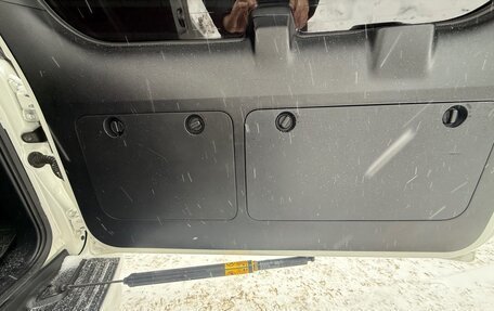 Toyota Land Cruiser Prado 150 рестайлинг 2, 2017 год, 4 290 000 рублей, 3 фотография