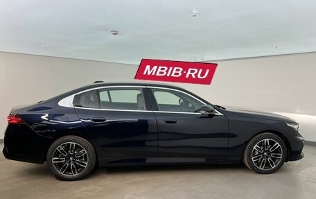 BMW 5 серия, 2025 год, 8 495 000 рублей, 6 фотография