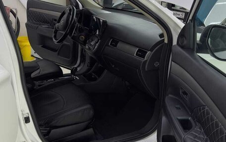 Mitsubishi Outlander III рестайлинг 3, 2012 год, 1 199 000 рублей, 10 фотография