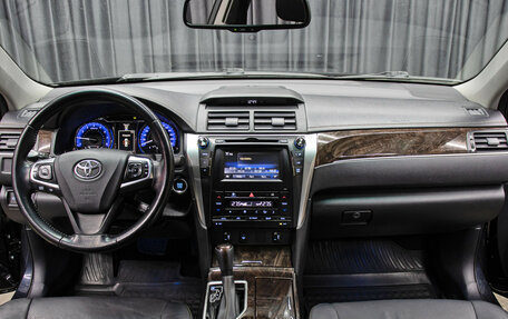 Toyota Camry, 2017 год, 2 298 000 рублей, 14 фотография