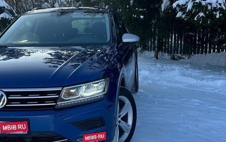 Volkswagen Tiguan II, 2018 год, 2 449 000 рублей, 1 фотография